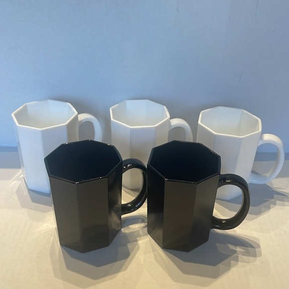 Arcoroc Other - Vintage Arcoroc black/white milk glass octagon coffee/tea mugs (set of 5)